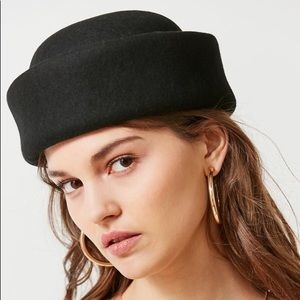New black wool urban outfitters hat